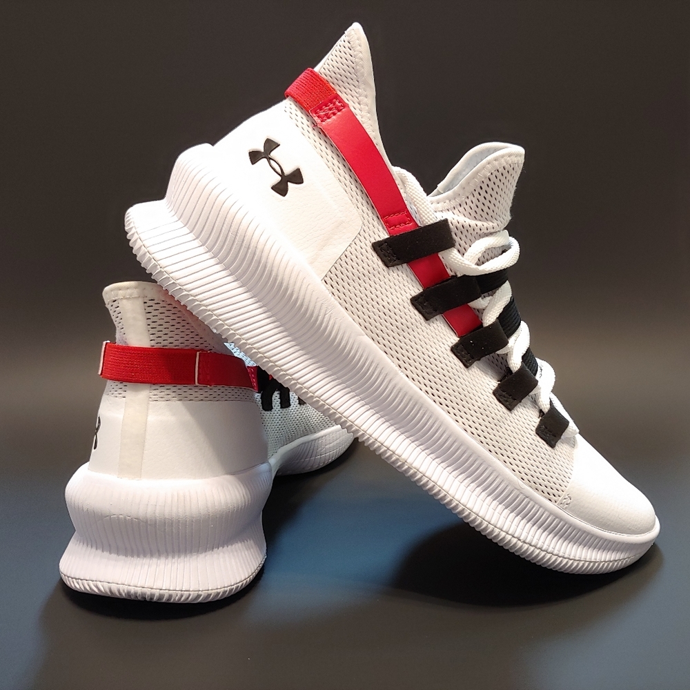 NEW Under Armour Basketball Shoe MTag Low Size 9.5